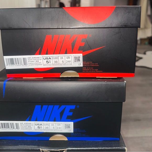 Meet your Posher, Kiara🕷️🕸️🖤 - Picture 2 of 2